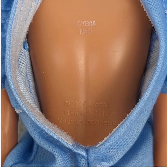 Barbie Prosthetic Leg Fashionistas Doll Brunette Hair Earrings - Picture 3 of 3